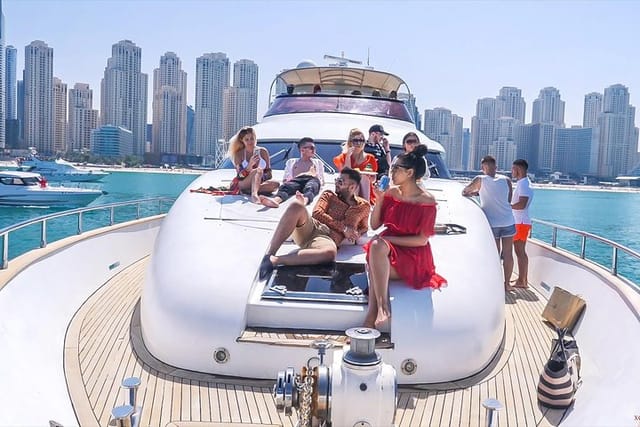 dubai-marina-yacht-tour-with-breakfast-or-bbq_1